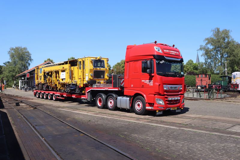 BAM Stopmachine met het fabrieksnummer 1214 en het UIC-nummer 99 84 942 8 702-7.